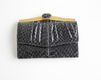 Cartera francesa de piel de serpiente de Judith Leiber / Cartera vintage de cuero negro y dorado de los años 70 / Cartera con marco acanalado