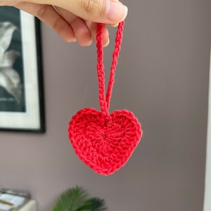 kleiner roter gehäkelter Herz Schlüsselanhänger Accessoire für Schlüssel und Taschen (nicht gepolstert)