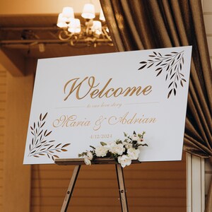 結婚式用のカスタムウェルカムサイン、イーゼルスタンド付きのパーソナライズされた結婚式ウェルカムサイン、素朴な婚約パーティーサイン、結婚式