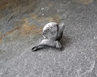 Vintage Silver Tone Bird Lapel Hat Pin