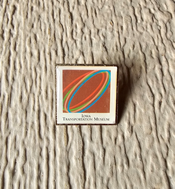 Vintage Iowa Transportation Museum Enamel Hat Lapel Souvenir Travel Destination Pin