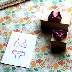 Conjunto de sellos de goma para ropa interior y lencería // Sello de bikini // Sello de fiesta en la piscina/conjunto de sellos para sujetador y bragas/sello de goma tallado a mano de Happie Stamps