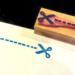 Cortar aquí sello de goma // tijeras // línea de puntos // cortador // tallado a mano y hecho a mano por Happie Stamps
