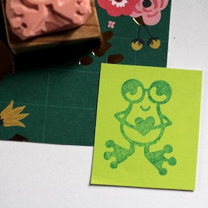 Frog rubber stamp//Toad rubber stamp // Reptile rubber stamp //hand carved rubber stamp by Happie Stamps