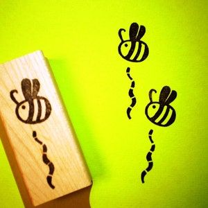 Juego de sellos de goma de abeja // Abeja // Colmena // Abejorro // Mini sello de abeja // Insecto // Bicho // Tallado y elaborado a mano por Happie Stamps