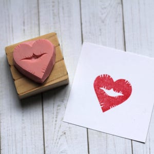 Rubberstempel kusteken // XOXO-stempel // lippenstempel// Valentijnsstempel // Bruiloftsstempel // handgesneden stempel van Happie stamps