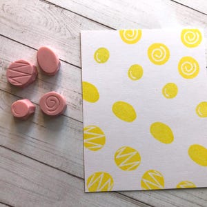 Juego de sellos de goma circulares // Geométricos // Sellos de formas // Montessori // Caramelos duros // Piedra // Tallados y elaborados a mano por Happie Stamps