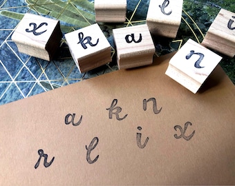 Carimbo de borracha personalizado com monograma em miniatura / Carimbo de borracha personalizado como presente de aniversário e casamento // Carimbo de borracha esculpido à mão