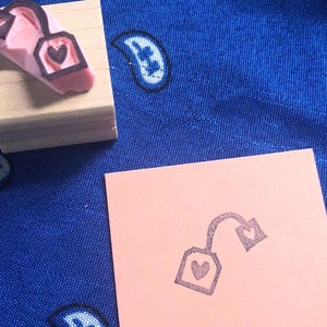Mini sello de goma para bolsita de té // Sello de té de hierbas // Sello de taza de té // Sello de ceremonia del té // Regalo de bolsita de té // Tallado y elaborado a mano