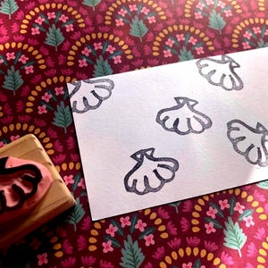 Mini Shell rubber stamp // Beach party// ocean rubber stamp // hand carved rubber stamp by Happie Stamps