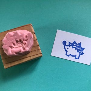 Sello de goma de mini erizo // Sello de goma de pequeño puercoespín // Mini animal // Sello de goma tallado a mano de Happie Stamps