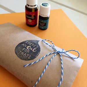 Timbro in gomma per oli essenziali // olio volatile // olio etereo // bottiglie di vetro // Young Living // Doterra / goccia di olio // intagliato e realizzato a mano