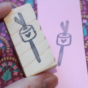 S&#39;more rubber stamp//camp fire stamp//Trip//summer stamp//Marshmallow stamp// handmade/hand carved rubber stamp