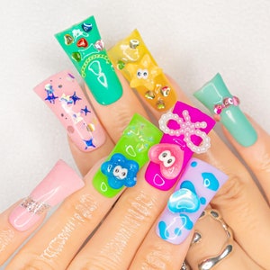 Kleurrijke bedels Duck Nails | Leuke 3D-eendpers op valse nagels | Nagelkunst en -ontwerpen met Kawaii-personages voor de herfst