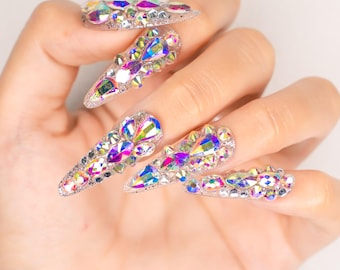 キラキラ輝くオーロラジェムクリスタルネイル、フェイクネイル、オーラ