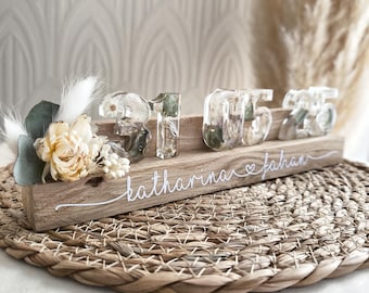 Wedding gift: Epoxy resin sign with beige dried flowers, eucalyptus and gold leaf | personalized | decoration | gift