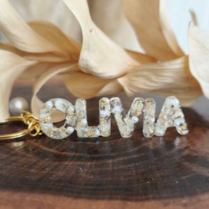 Schlüsselanhänger mit Trockenblumen | Buchstaben | Geschenkidee | Resin | Anhänger | Namensanhänger | UV-Harz | Personalisiert