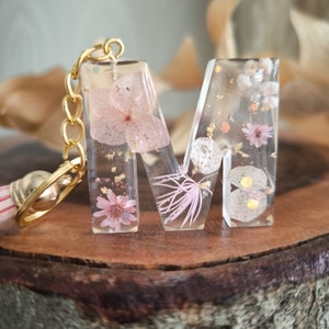 Schlüsselanhänger mit Trockenblumen | Buchstaben | Geschenkidee | Resin | Anhänger | Buchstabenanhänger | Epoxidharz | Blattgold