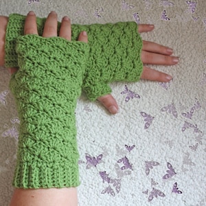 PATTERN - Comfy Shells Fingerless Gloves - Digital Download