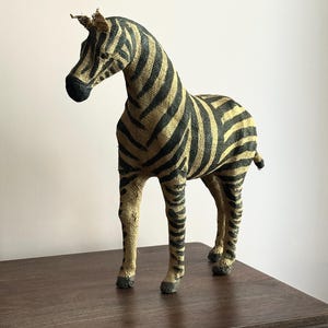 ヴィンテージの手作りシマウマの彫刻 - 素朴なジュート編みの装飾