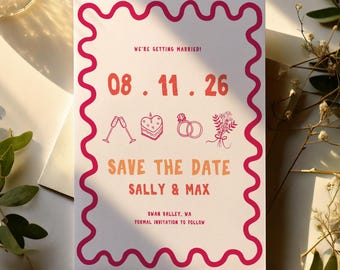Könnte beinhalten: Save-the-Date-Karte mit einer welligen pinkfarbenen und orangen Umrandung. Die Karte lautet "We're getting married!" und zeigt das Datum "08.11.26" mit Illustrationen von Sektgläsern, einem Kuchen, Ringen und Blumen. Der Text "Save the date" ist orange und die Namen "Sally & Max" sind pink. Die Karte enthält auch den Ort "Swan Valley, WA" und den Text "Formal invitation to follow."