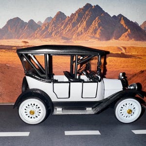 1915 Chevrolet Five Passenger Baby Grand Die Cast