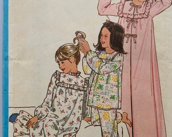 Vintage 1978 Girls Size 8 Breast 27 Simplicity 8697 Nightgown, Robe and Pajamas Sewing Pattern