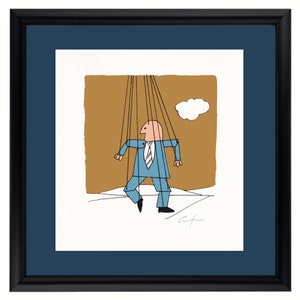 Op de afbeelding: Een ingelijste illustratie van een persoon in een blauw pak dat wordt bestuurd door touwtjes. De persoon loopt met uitgestrekte armen naar voren. De achtergrond is bruin met een witte wolk.