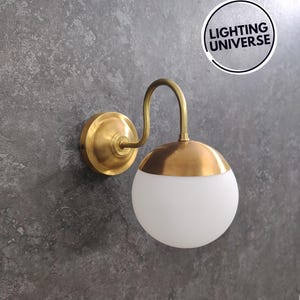 Applique da parete a globo in ottone: lampada da toeletta moderna in stile fattoria