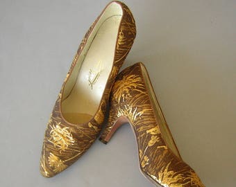 Vintage 60s High Heels Gold Metallic Brocade by Lily - retro Golden Dragon Lady Classics US size 8