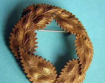 Vintage Leaf Wreath Brooch Pin - Lovely Sculptural Shape & Texture - Antique Brass Color - Estate