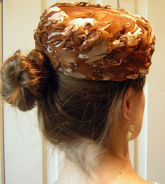 Vintage 60s Pillbox Tilt Hat - Curly Mocha & Crea… - image 3