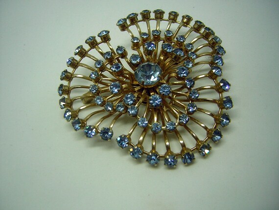 Kramer vintage shop jewelry brooch