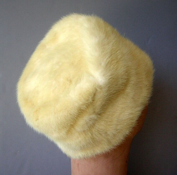 Vintage White Mink Hat - Real Fur Toque / Winter Wedding  display picture 3