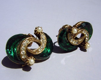 Vintage 40s Earrings Dark Green Crescent Scimitar Cut Rhinestones Screwback - Unsigned