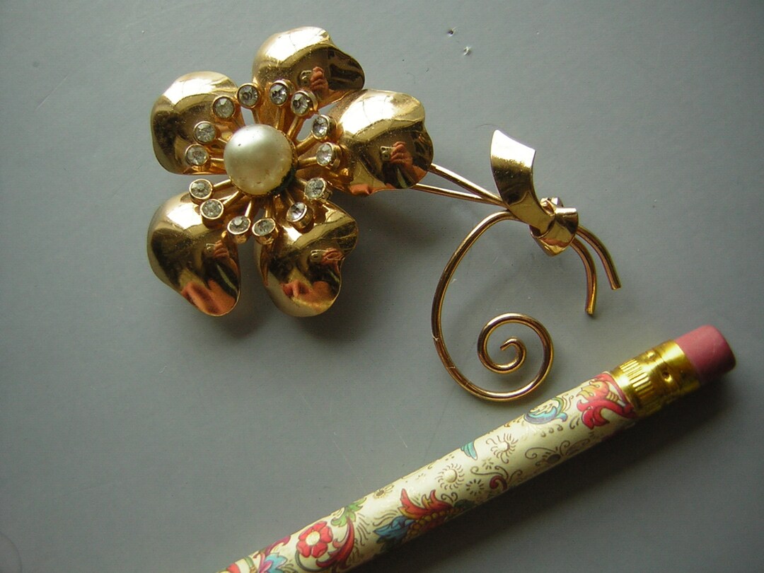 Broche Fleur Plaqué Or - Fausse Perle Et Strass - Vintage - Bon état