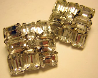 Pendientes de clip vintage con diamantes de imitación talla esmeralda: joyería de cóctel de los años 60