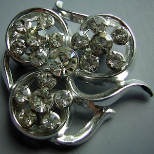 Rhinestone Clover Shamrock Swirl Brooch Pin - Vintage 60s Unsigned Treasure / Secret Santa Gift