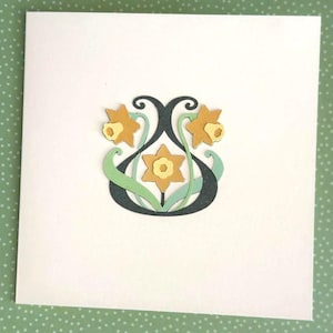 Biglietto d'auguri per la festa della mamma fatto a mano - Design floreale Art Nouveau con narcisi - Biglietto elegante con busta - Regalo unico per la festa della mamma - Saluto floreale