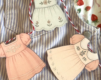 Guirlanda de vestido de boneca de papel estilo vintage: faixa de festa feita à mão