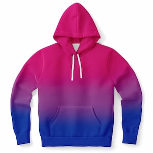 Puede incluir: Sudadera con capucha con un degradado de rosa a azul. La parte superior es rosa brillante, que pasa a azul en la parte inferior. Tiene un bolsillo delantero y cordones blancos. Una prenda informal.