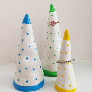 Coni porta anelli in ceramica fatti a mano - Set di tre - Organizzatore di gioielli