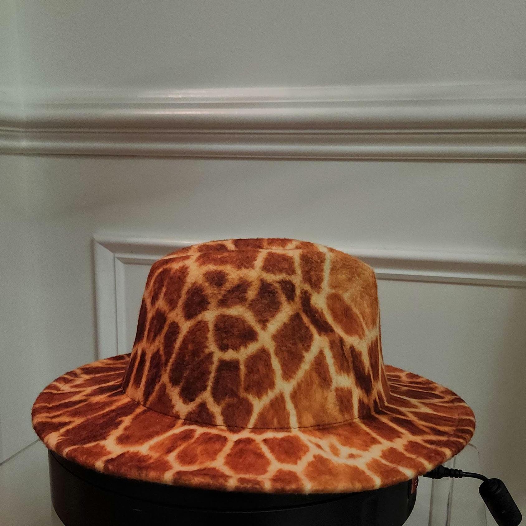 Giraffe in a Fedora - Etsy display picture 1