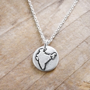 Tiny India necklace in silver, map of India jewelry, travel necklace 画像 1