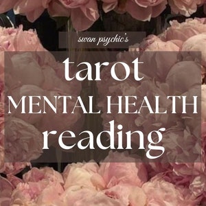 Może przedstawiać: Zdjęcie bukietu różowych piwonii z nakładką tekstową. Tekst brzmi "swan psychic's tarot MENTAL HEALTH reading" w białej, eleganckiej czcionce. Tło to gęsty układ delikatnych różowych kwiatów.