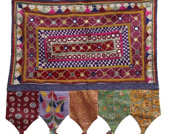 Antiker indischer bestickter Wandteppich, Wandbehang Traditionelles Toran Sacred Decor Hindu Artefakt Traditionelles Indisches Mehrfarbiges Textil Yoga