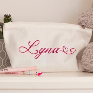 Trousse personnalisée avec prénom et cœurs | Accessoire pour fille/femme | Cadeau pour elle | Mignon et original | Coton et paillettes