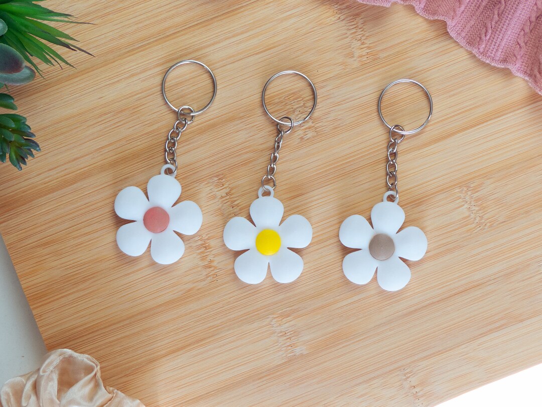 Flower Keychain | Summer Accessory | 3D Printed Daisy | Gift for