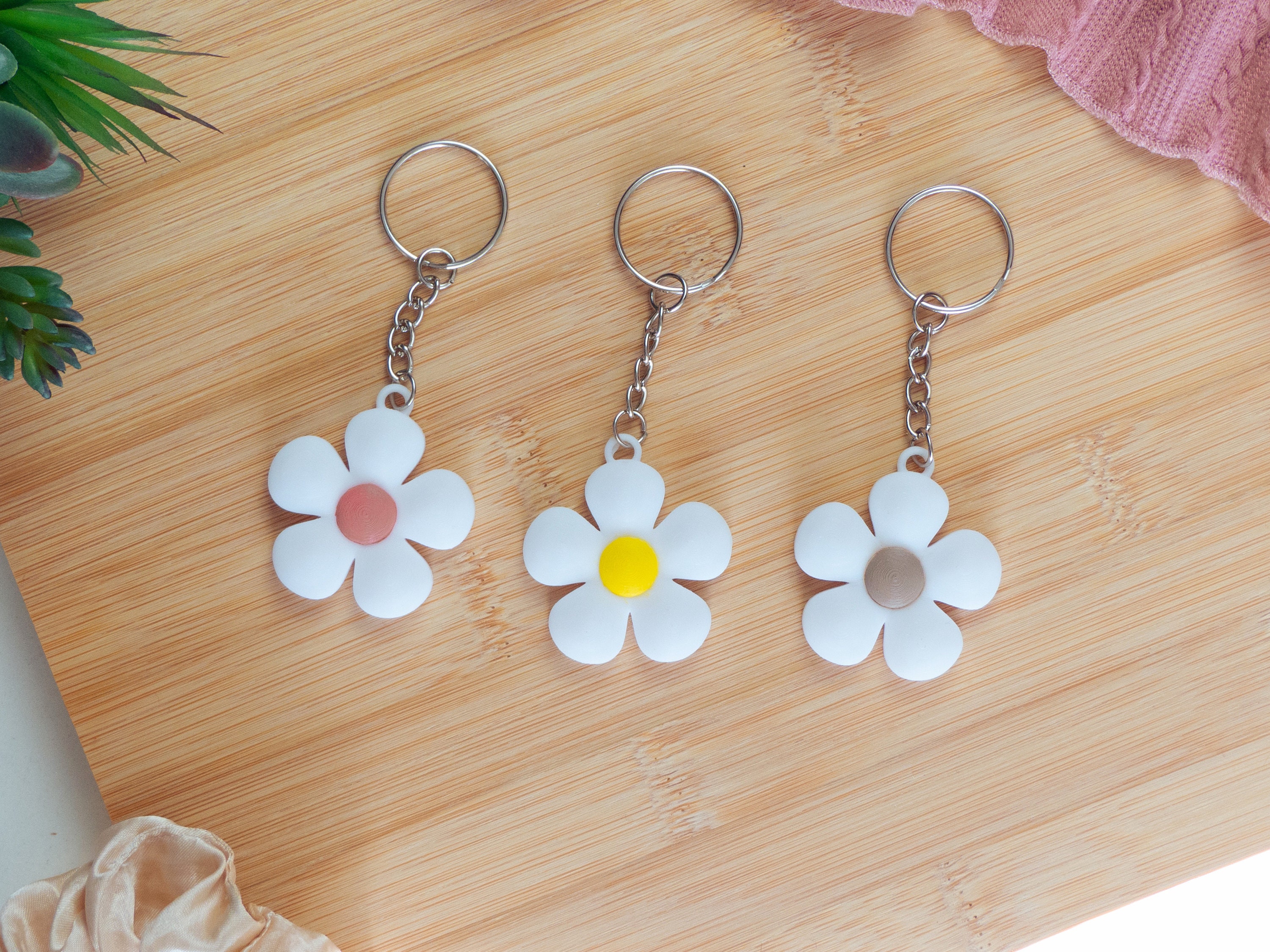 Flower Keychain | Summer Accessory | 3D Printed Daisy | Gift for