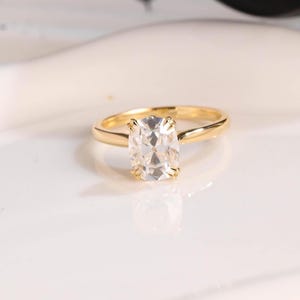 Solid Gold Hidden Halo Old European Elongated Cushion Cut Moissanite Pierścionek zaręczynowy, Pierścionek obietnicy katedry, Pierścionek tulipanowy, Prezent urodzinowy